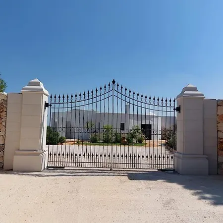 Trullo Dei Mori, Sea View With Swimming Pool